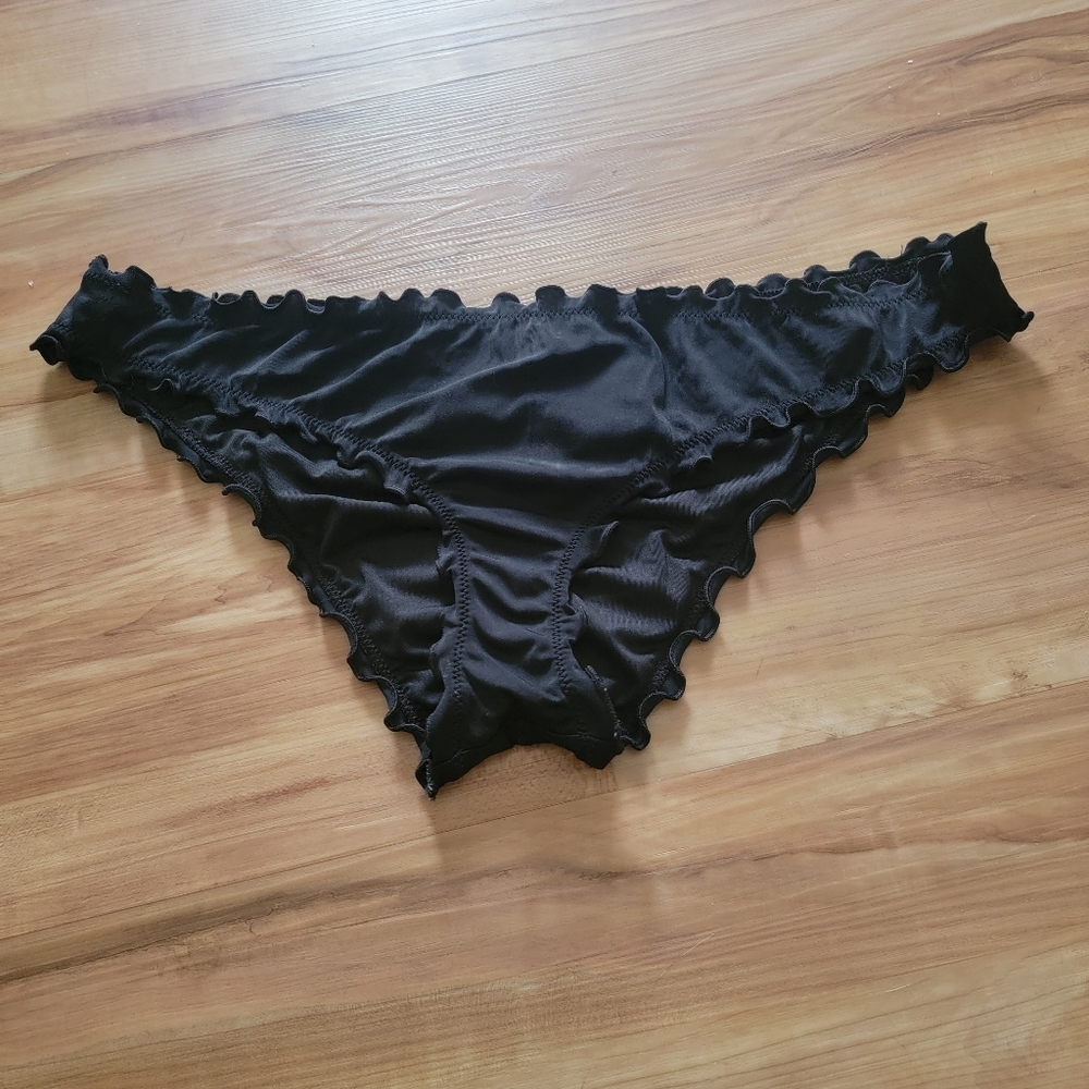 Black bikini bottoms